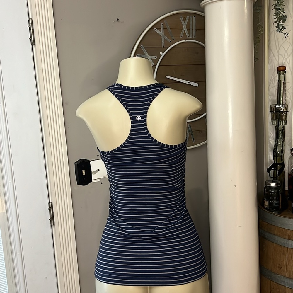 Lululemon - Picture 4 of 5